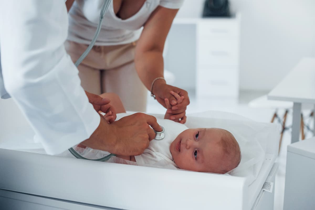 elbebe primera visita pediatra