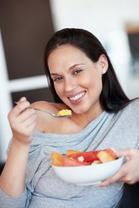 Alimentación saludable rica en minerales y vitaminas durante el embarazo