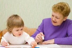 Ayuda de los abuelos en el cuidado de los niños y bebés