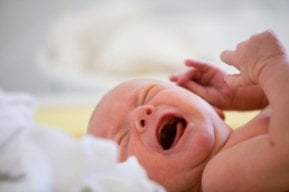 Por qué llora el bebé de 1 un mes
