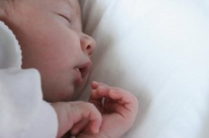 En los primeros meses el bebé duerme hasta 16 horas
